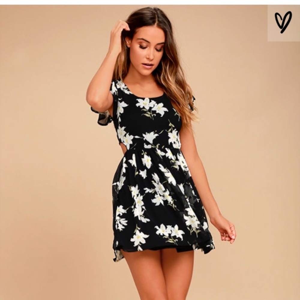 Lulu’s size small open back laceup mini dress